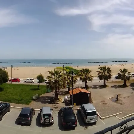 Trilocale Vista Mare Panoramica Frontale Laterale Lägenhet